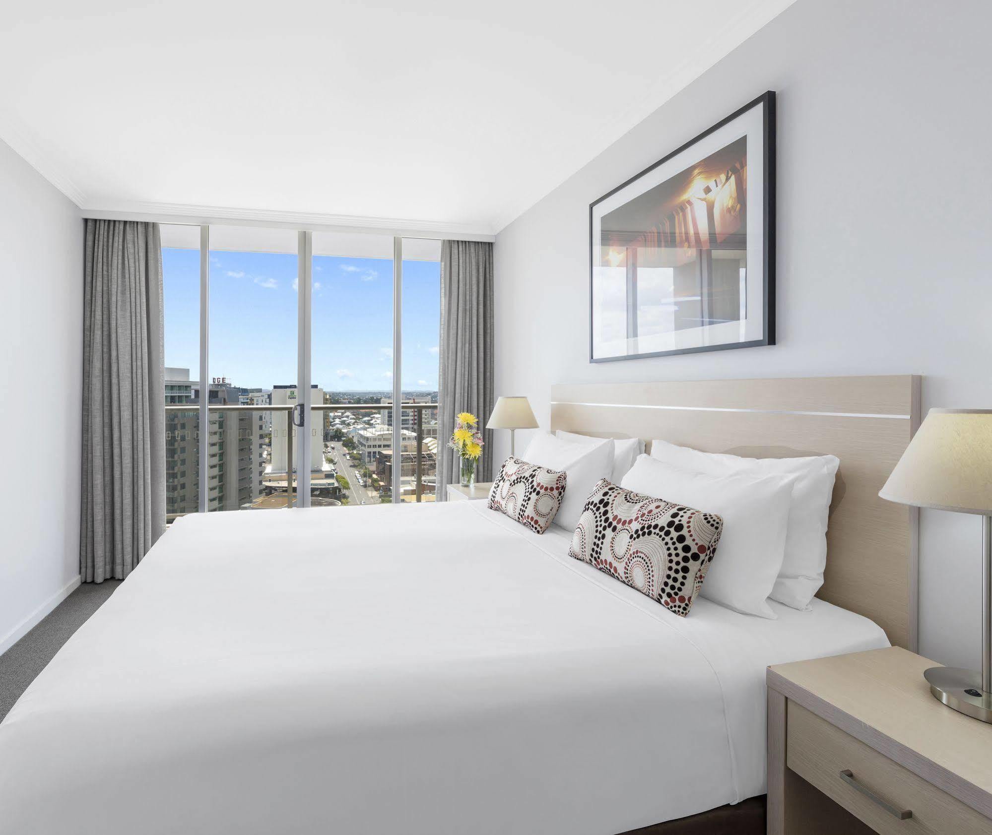 Oaks Brisbane Lexicon Suites Exterior photo