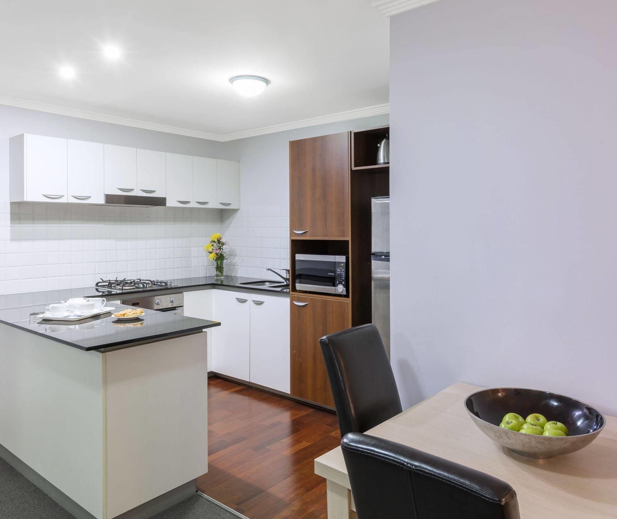 Oaks Brisbane Lexicon Suites Exterior photo